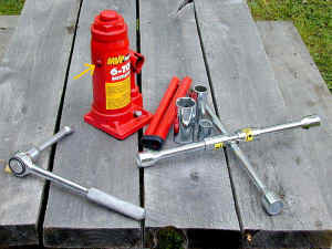 The arrow points to a port where the hydraulic fluid can be refilled in this jack.