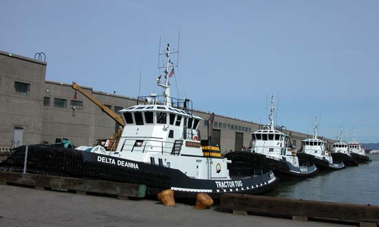 015tractortugscleandock6877