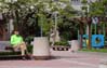 25guyinpark00291